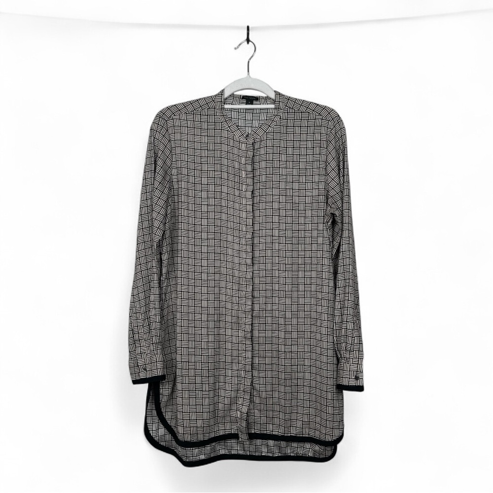 Ann Taylor Black and White Geometric‎ Blouse